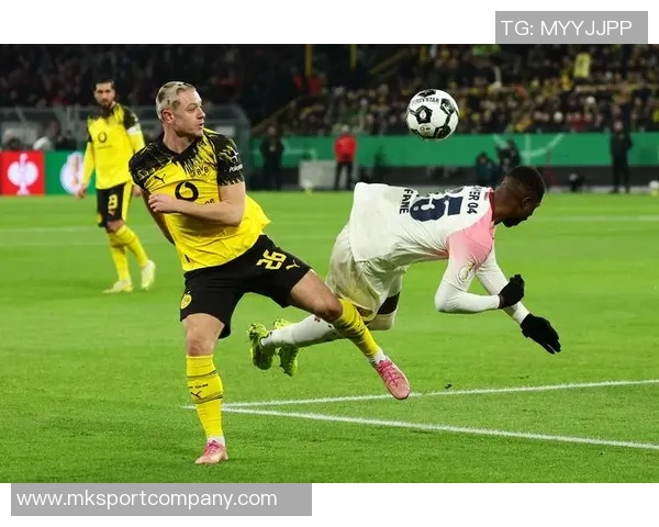 多特蒙德与勒沃库森关注利兹联16岁中场新星萨姆阿尔克