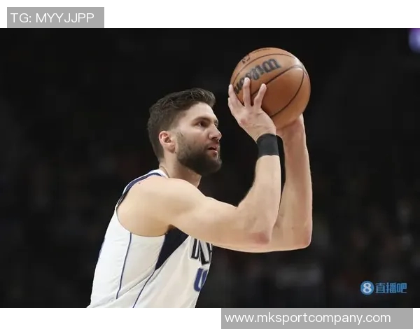 拉梅洛鲍尔表现平平19投6中三分球命中率低迷仍砍下20分5篮板8助攻