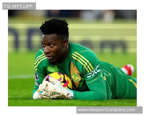 费迪南德称赞拉门斯门将表现提升后防稳定性球队受益明显