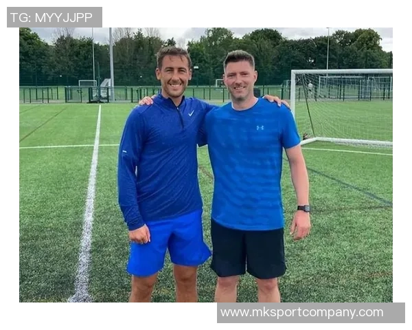 曼联小将谢伊莱西受邀英格兰队训练课展现潜力与成长